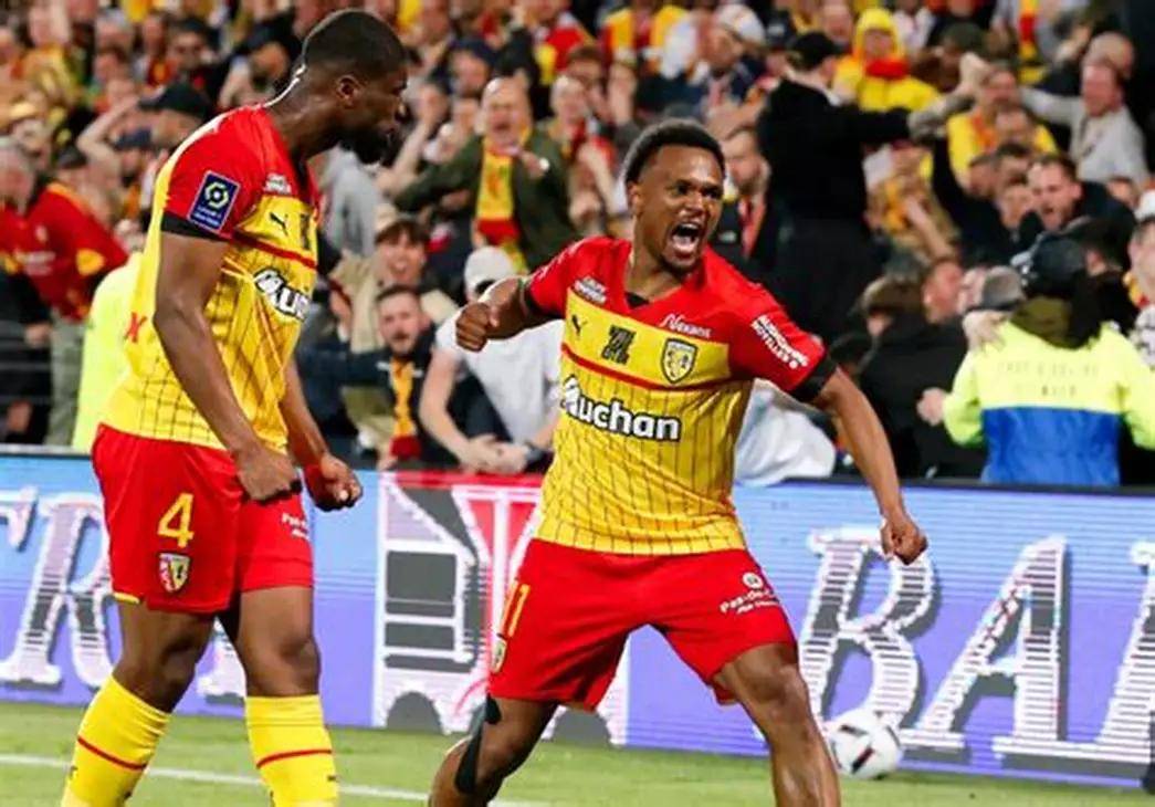 赛后法甲焦点战，华盛顿奇才单刀错失，赛场秩序良好，临场指挥获称赞的简单介绍