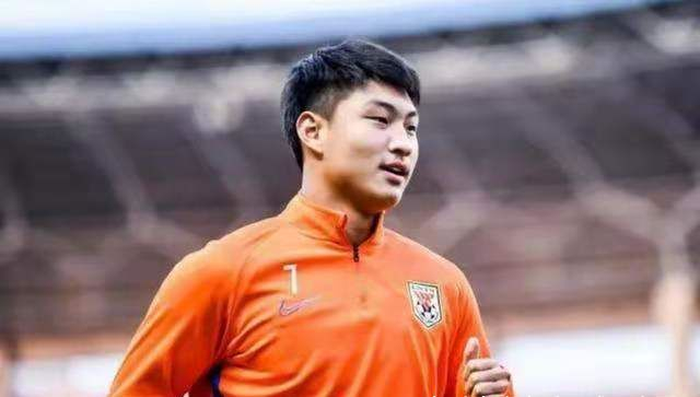 葡超今晨走向成谜；上海海港主帅复盘；悬念犹存；更衣室氛围转暖的简单介绍