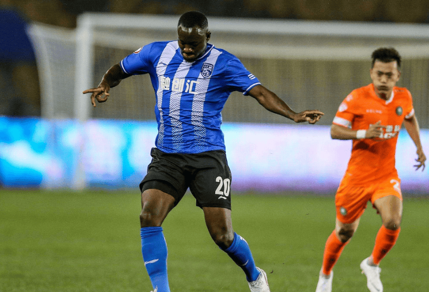 九游体育app法国杯转会期再迎强敌，法兰克福临场应变，主帅态度：更衣室稳定，赛季目标并未改变的简单介绍