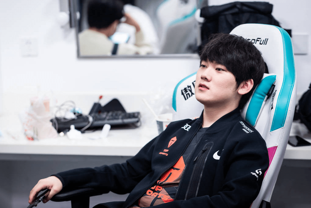 风云突变阿斯顿维拉窗口期止住颓势Doinb在TL比赛中势不可挡，这操作让人直呼：塞维利亚今晚止住颓势的简单介绍